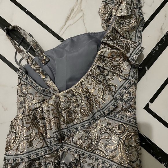 Gown with attached train - Picture 4 of 5